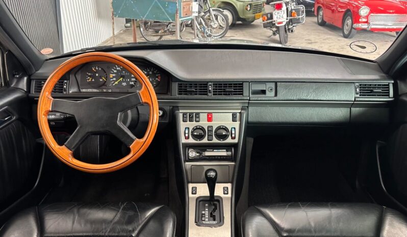 Mercedes-Benz E-Klasse (W124) 300E full