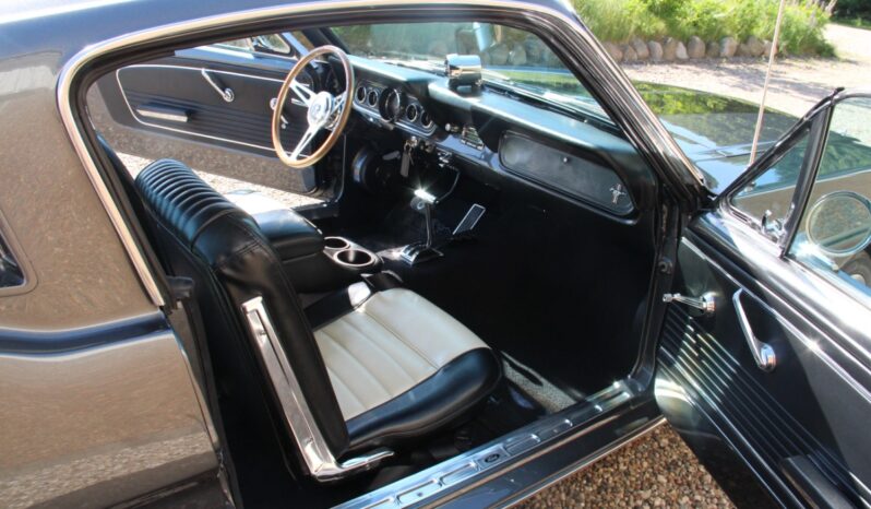 Ford Mustang Fastback full