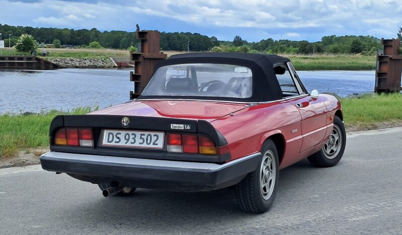 Alfa Romeo Spider 1600 full
