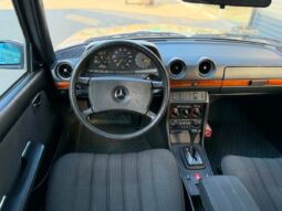 Mercedes-Benz 200-300 (W123) 230 TE full
