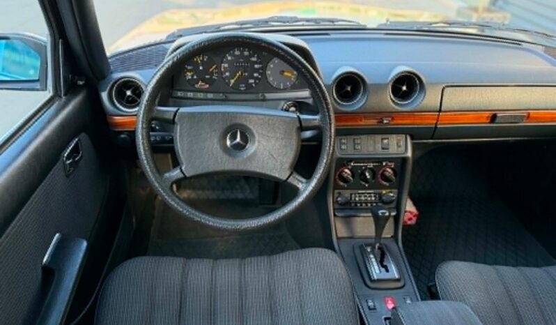 Mercedes-Benz 200-300 (W123) 230 TE full