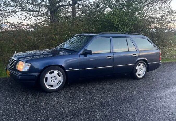 Mercedes-Benz E-Klasse (W124) 250TD T-Model full