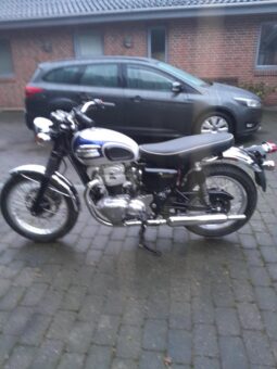 Kawasaki W650 full