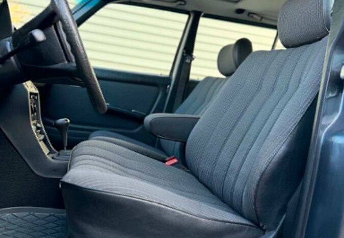 Mercedes-Benz 200-300 (W123) 230 TE full