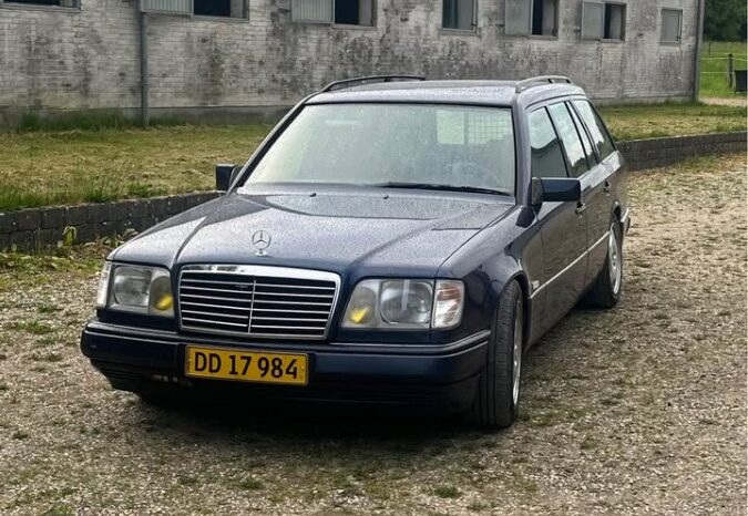 Mercedes-Benz E-Klasse (W124) 250TD T-Model full