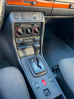 Mercedes-Benz 200-300 (W123) 230 TE full