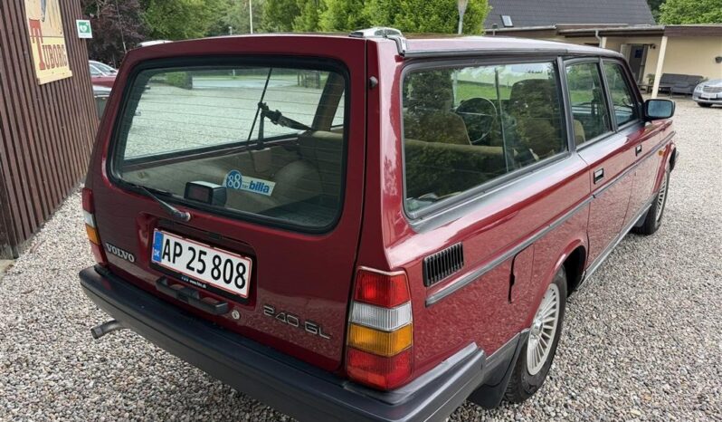Volvo 200-Serie 240 stc. Black Line full