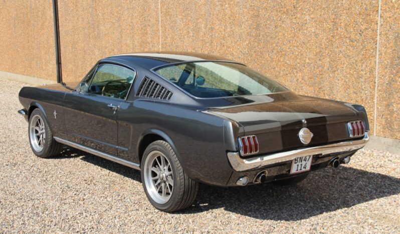 Ford Mustang Fastback full