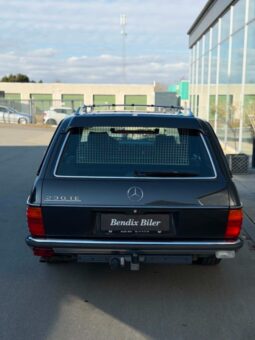 Mercedes-Benz 200-300 (W123) 230 TE full