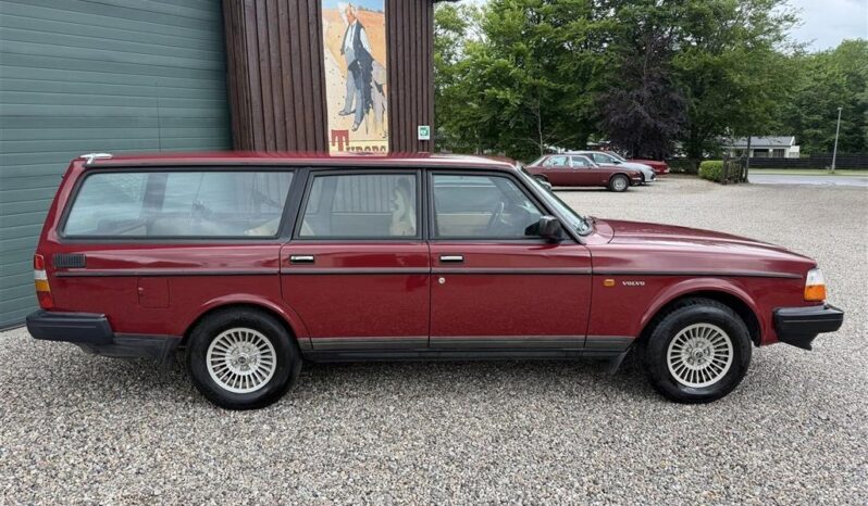 Volvo 200-Serie 240 stc. Black Line full
