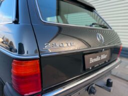 Mercedes-Benz 200-300 (W123) 230 TE full