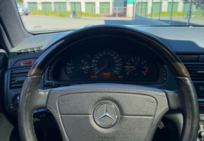 Mercedes-Benz E klasse (W210) 430 full