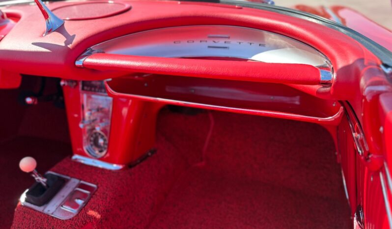 Chevrolet Corvette C1 Stingray convertible full