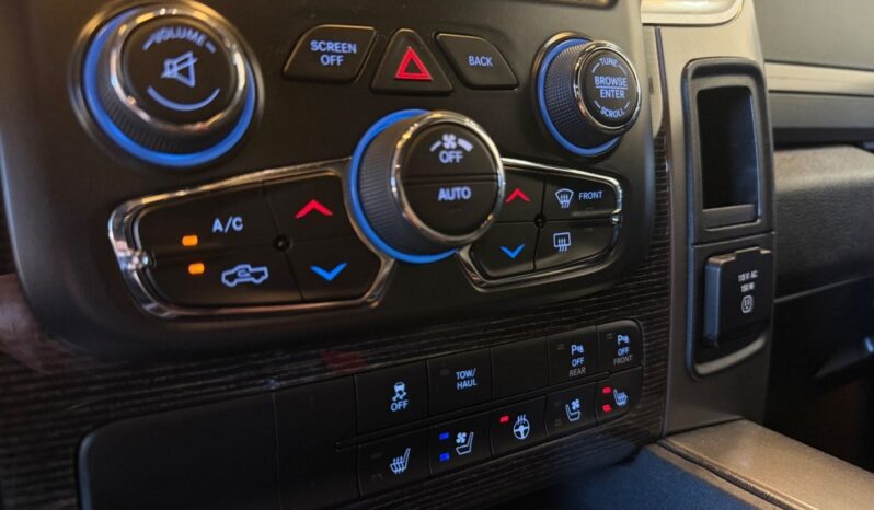 Dodge Challenger RAM 1500 5,7 V8 Hemi Limited Quad Cab aut. 4×4 4d full
