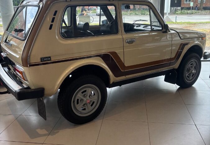 Lada Niva 1600 full