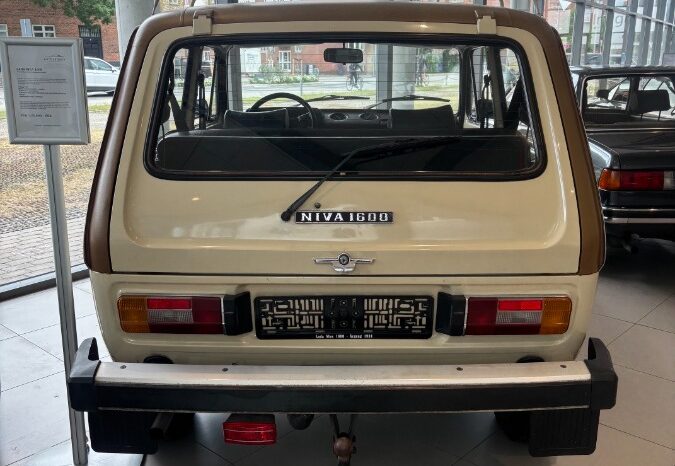 Lada Niva 1600 full