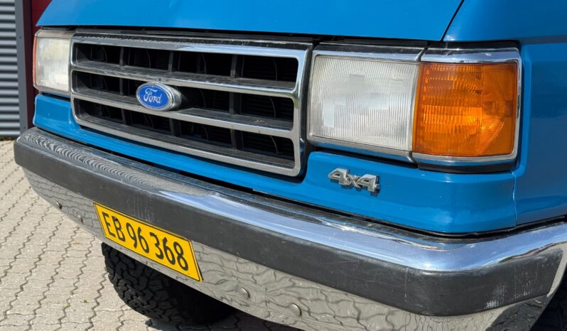Ford Bronco v8 full