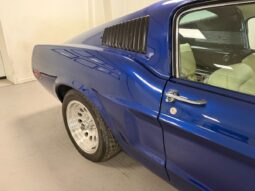 Ford Mustang 4.9 L 302 Fastback full
