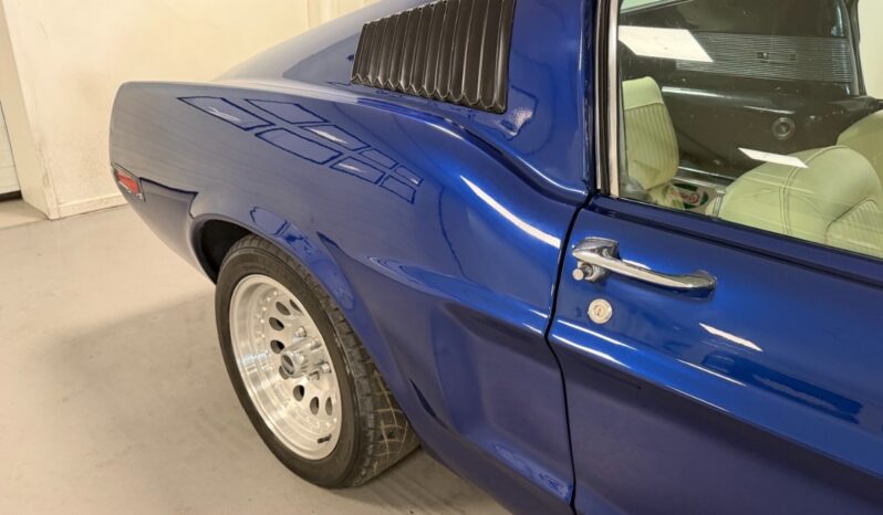 Ford Mustang 4.9 L 302 Fastback full