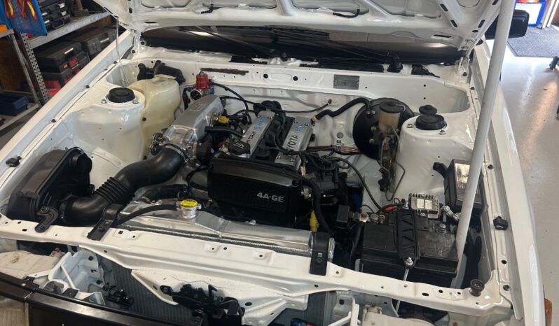 Toyota Corolla AE86 GT 16v full