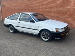 Toyota Corolla AE86 GT 16v full