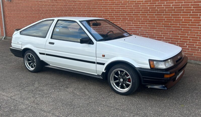 Toyota Corolla AE86 GT 16v full