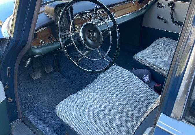 Mercedes-Benz 220-280 (W111) Heckflosse full