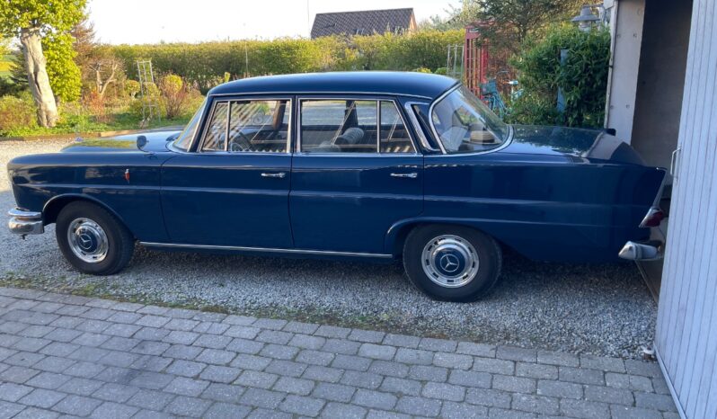 Mercedes-Benz 220-280 (W111) Heckflosse full