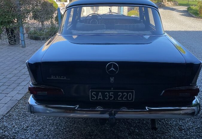 Mercedes-Benz 220-280 (W111) Heckflosse full