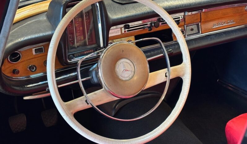 Mercedes-Benz 220-280 (W111) 220 SE 2,2 4d full