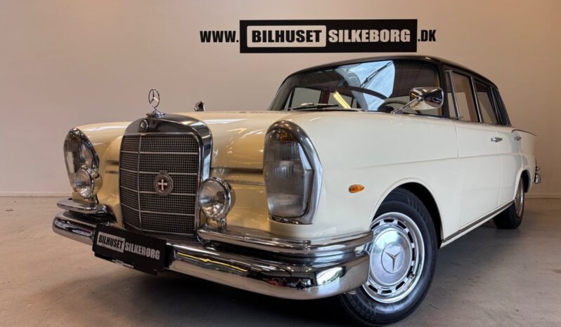 Mercedes-Benz 220-280 (W111) 220 SE 2,2 4d full