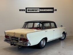 Mercedes-Benz 220-280 (W111) 220 SE 2,2 4d full