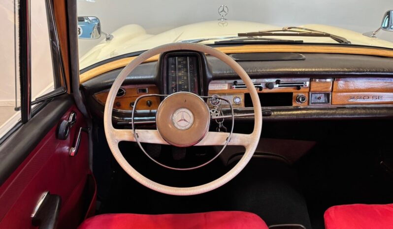 Mercedes-Benz 220-280 (W111) 220 SE 2,2 4d full