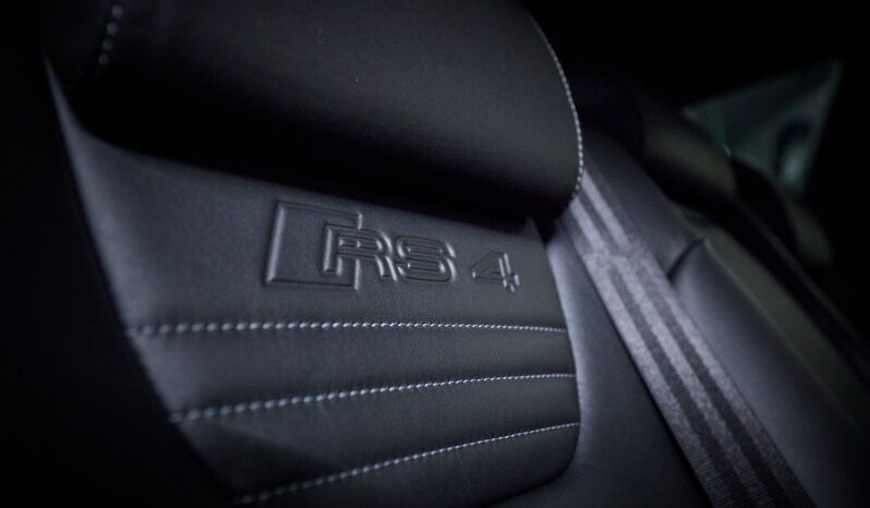 Audi RS4 RS 4 Avant 4.2 FSI quattro full