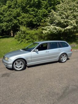 BMW 3-serie E46 330i Touring full
