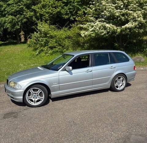 BMW 3-serie E46 330i Touring full