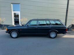 Mercedes-Benz 200-300 (W123) 230 TE full