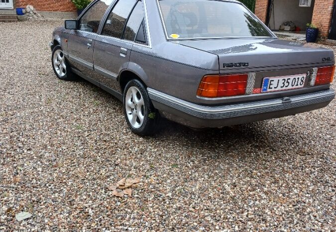 Opel Rekord E touring full