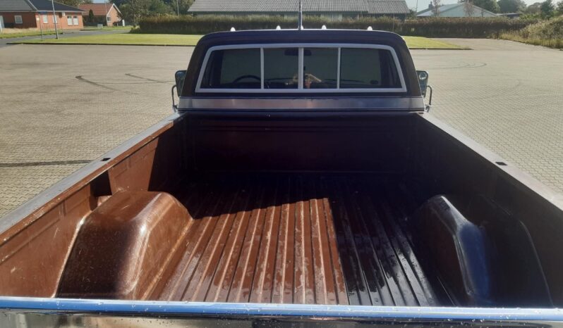 Chevrolet C30 Silverado Camper Special full