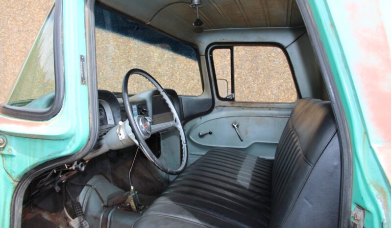 Chevrolet C10 Apache Fleetside full