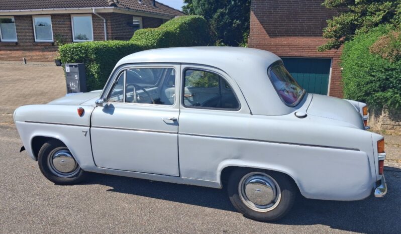 Ford Anglia 101E Mark 2 De Luxe full