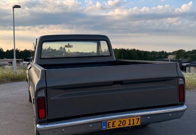 Chevrolet C10 Shortbed full