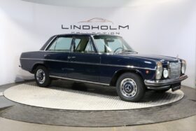 Mercedes-Benz 200-230 (W115) 200 Sedan