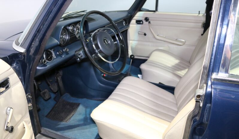 Mercedes-Benz 200-230 (W115) 200 Sedan full