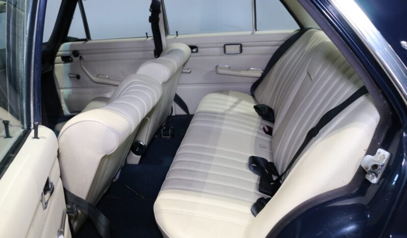 Mercedes-Benz 200-230 (W115) 200 Sedan full