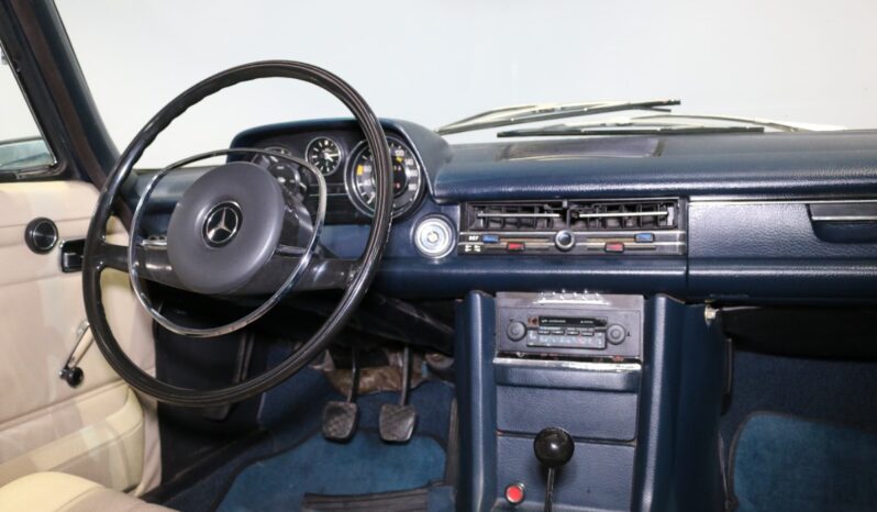 Mercedes-Benz 200-230 (W115) 200 Sedan full