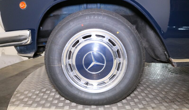 Mercedes-Benz 200-230 (W115) 200 Sedan full