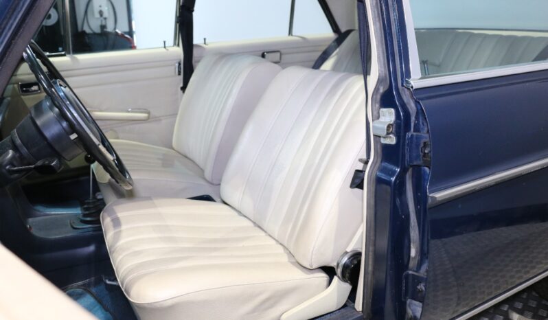 Mercedes-Benz 200-230 (W115) 200 Sedan full
