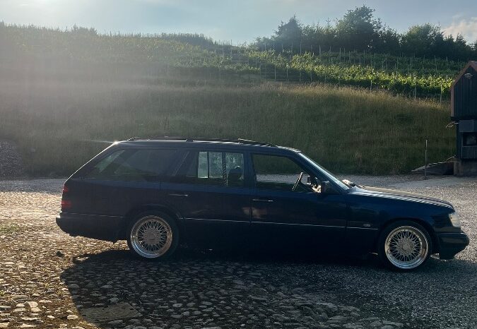 Mercedes-Benz E-Klasse (W124) 250TD T-Model full