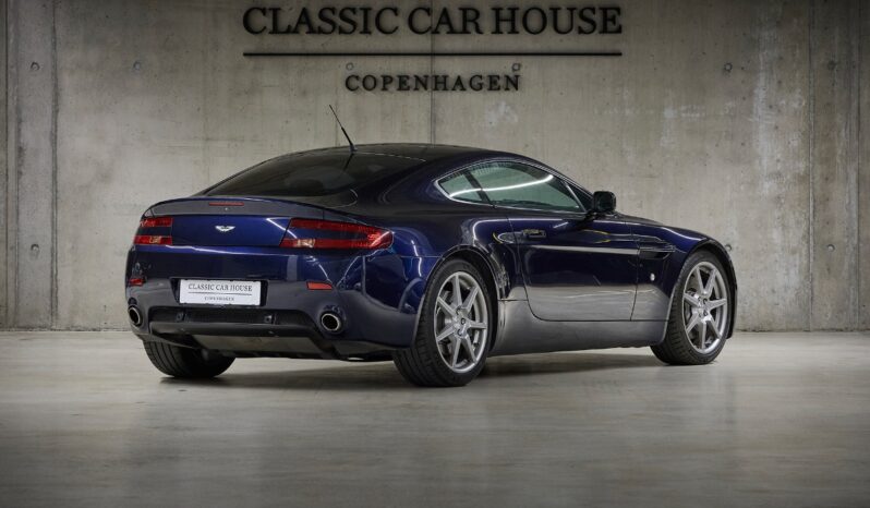 Aston Martin V8 Vantage full